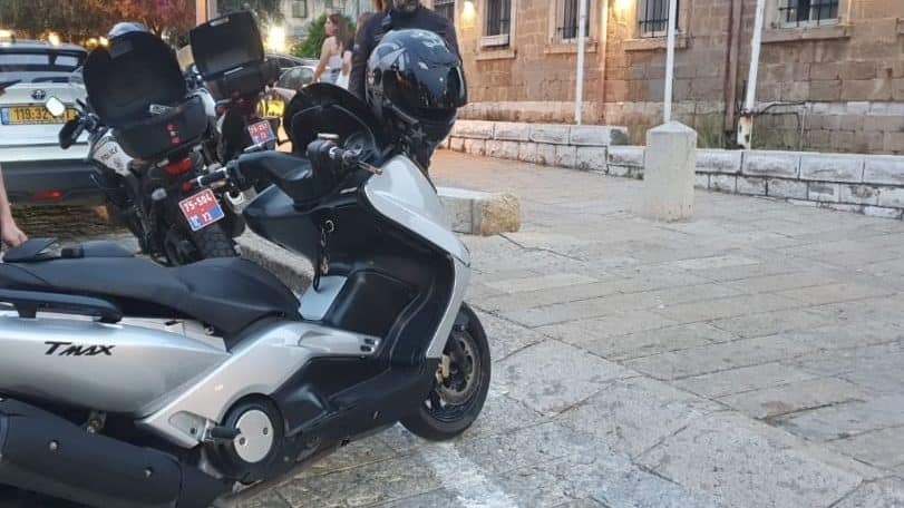 חיפה: קטינים נעצרו בחשד לגניבת קטנוע בעיר