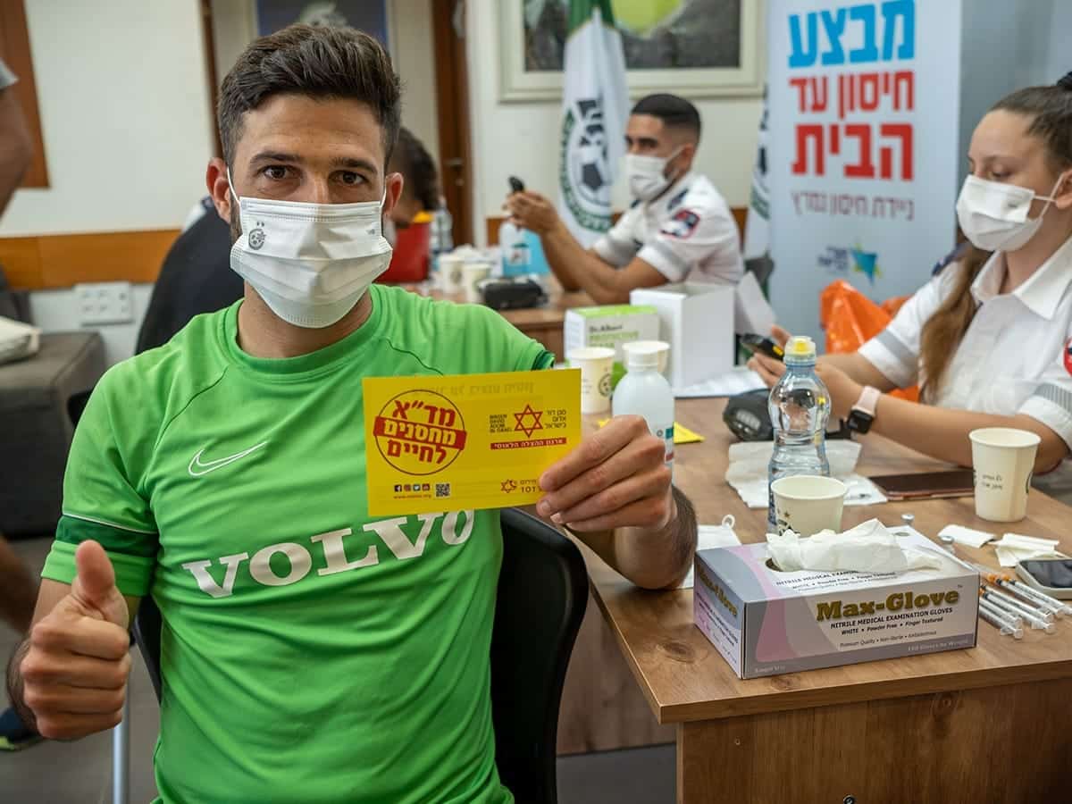 מכבי חיפה ומד＂א מפגינים אחריות מנצחת בחיסונים | צפו