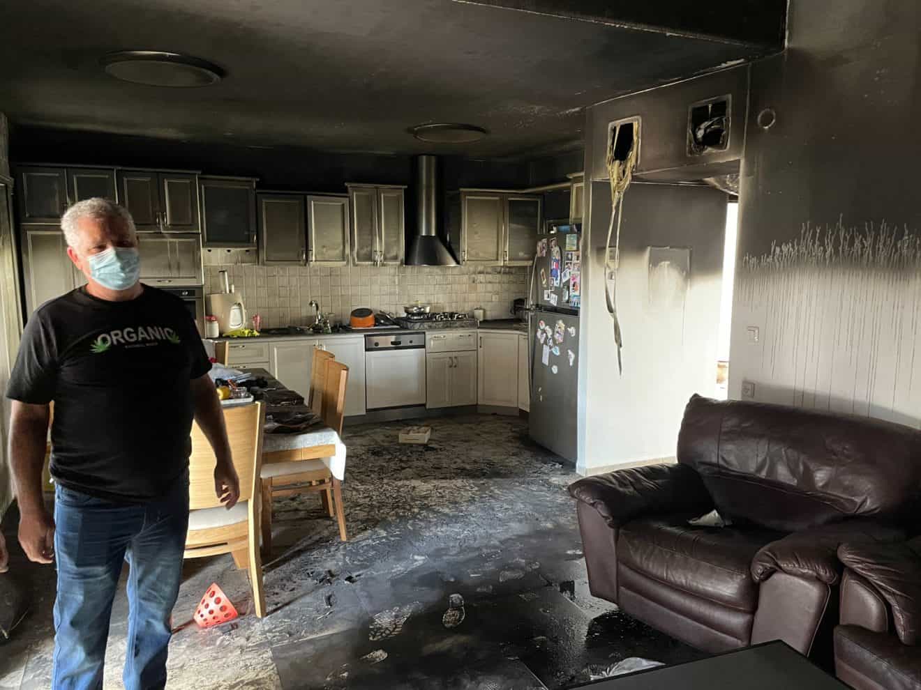 עיריית נשר התגייסה בערב החג למען משפחה שאיבדה את ביתם בשריפה | צפו