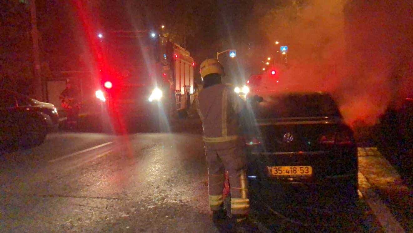 חיפה: שוב רחוב יד לבנים, הפעם שריפת רכב פרטי | צפו