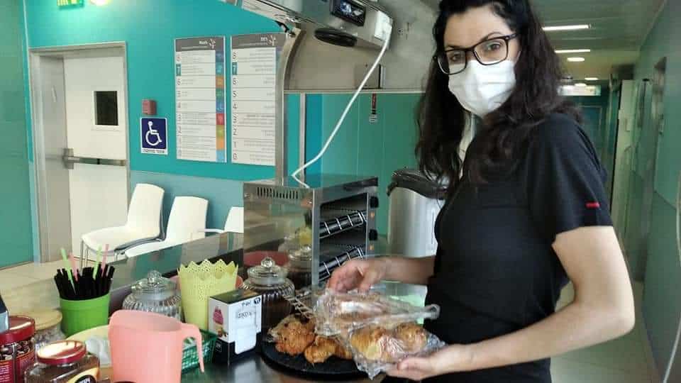 הכירו את: אורטל שילה מנהלת בית הקפה החברתי בהתנדבות בבית החולים רמב＂ם