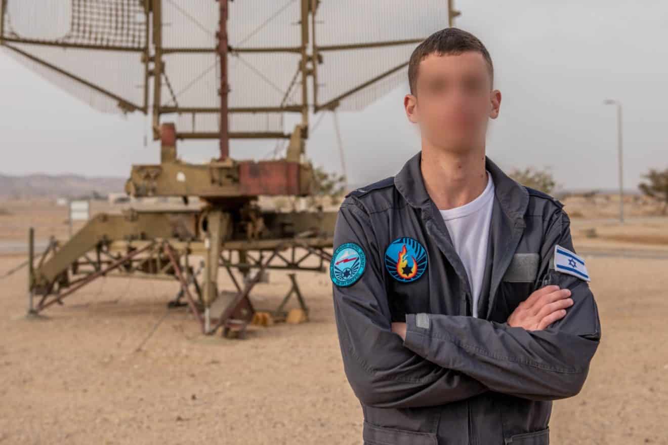 הכירו את ט' ממחוז חיפה: בוגר קורס קציני בקרה אווירית