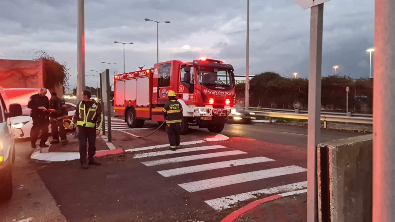ניתוק מצברים בתאונת דרכים של רכב היברידי בחיפה