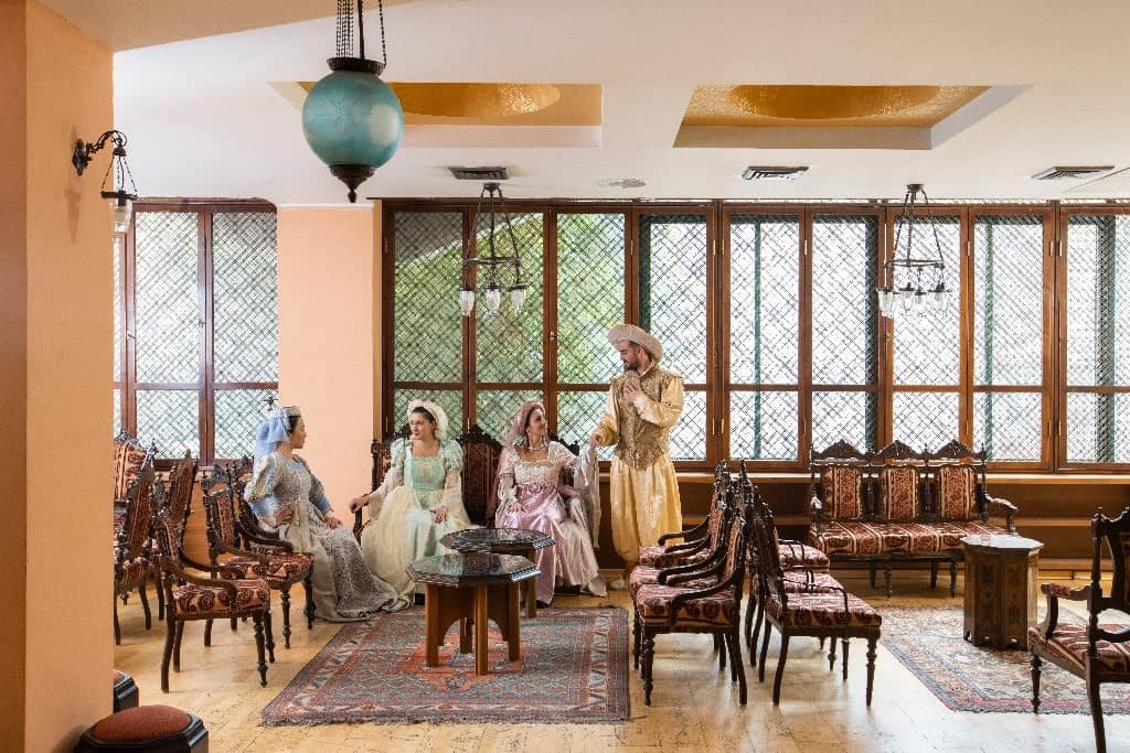 מלון הקונספט הייחודי דונה גרציה בטבריה המשלב באופן ייחודי בין בית מלון למוזיאון צילום סוזי לוינסון 14