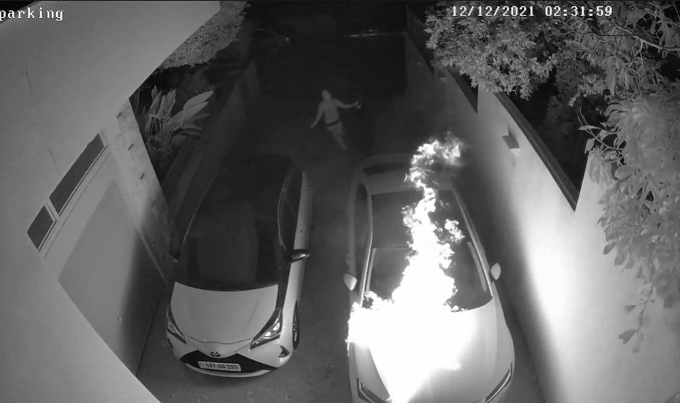 תיעוד: הצתת רכבו של ראש עיריית טירת הכרמל ומעצר החשוד במעשה | צפו