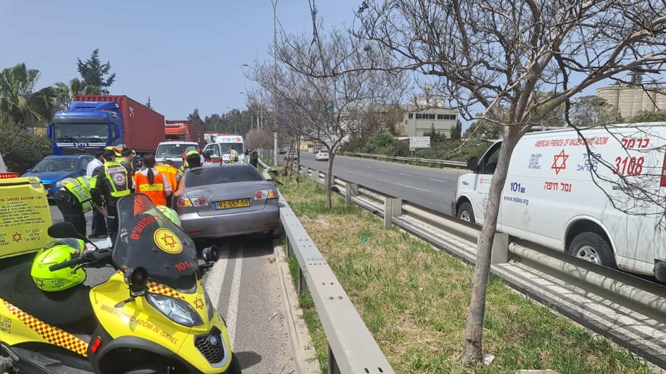 פצועים בתאונה במחלף חוף שמן ביציאה מנמל חיפה לכביש 22