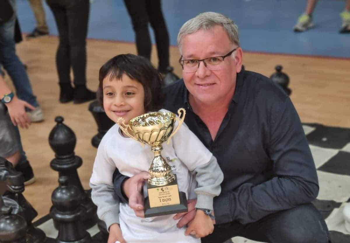אלוף ישראל בשחמט לגילאי 8 הוא ישראל כהן, שחקן מועדון השחמט מקריית ים