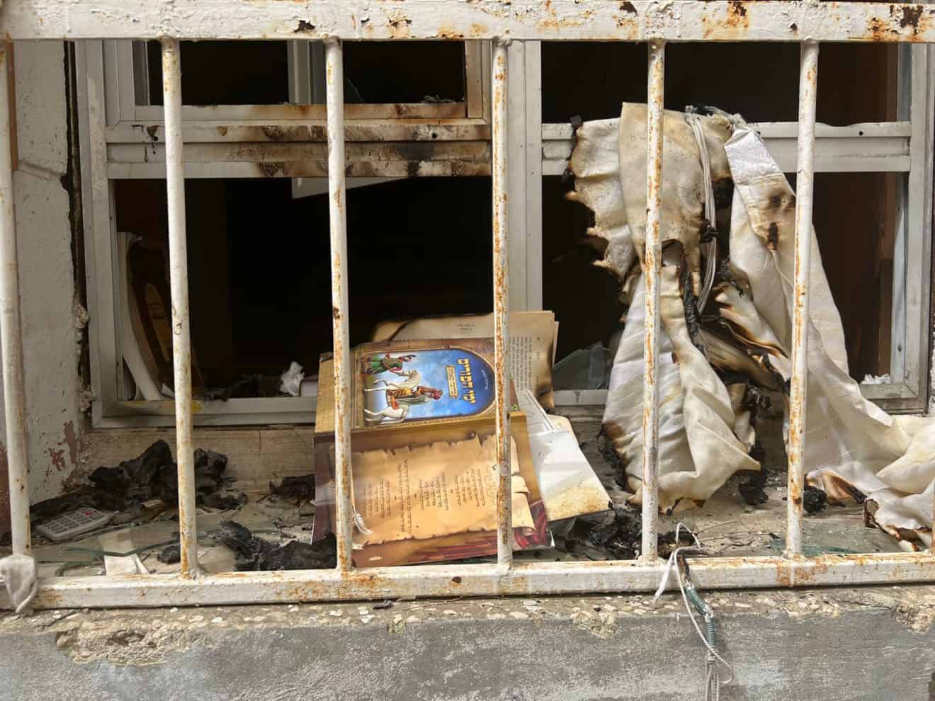 תושב חיפה נעצר בחשד שגרם נזק לבית כנסת בעיר והצית רכוש