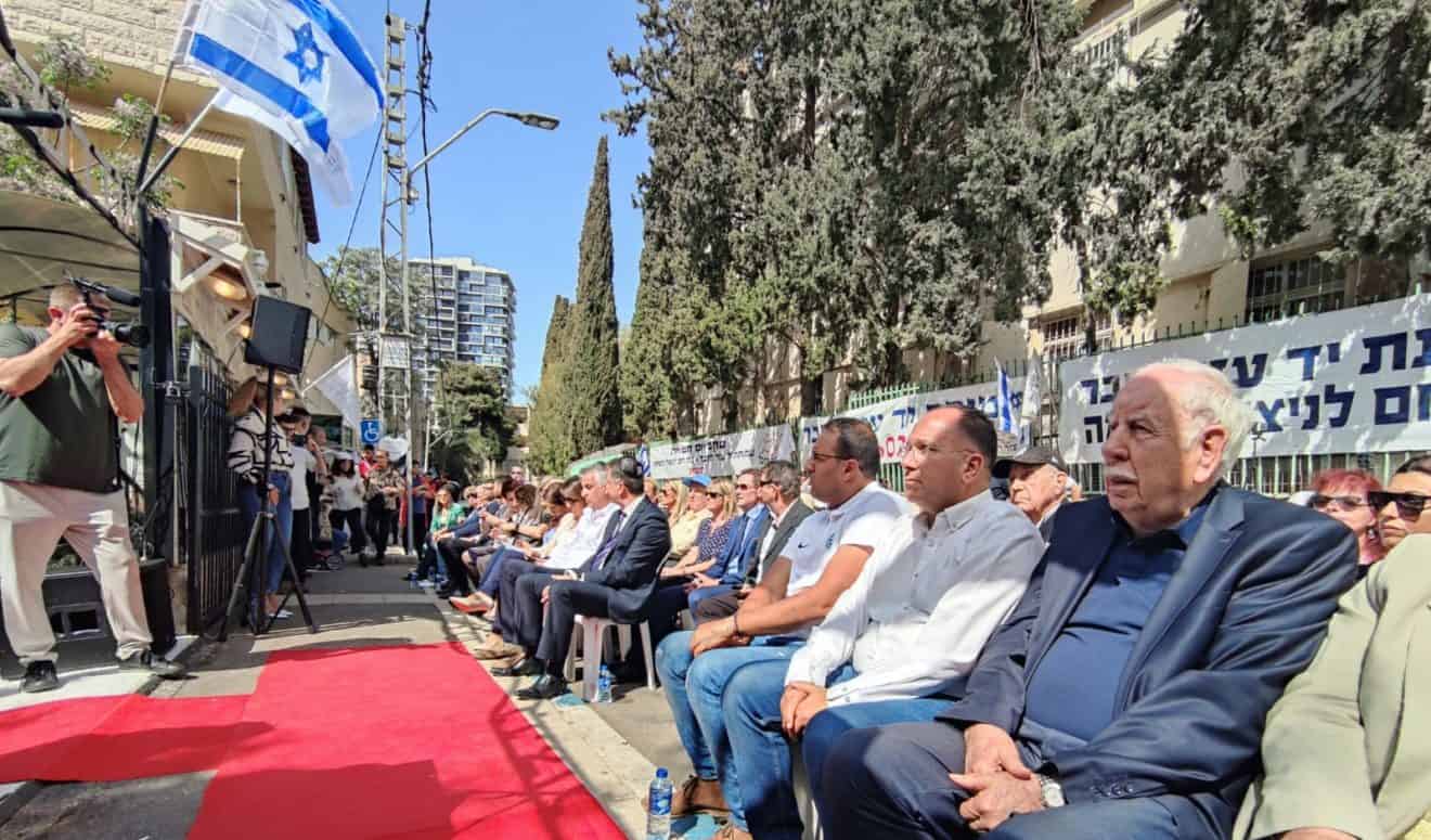 טקס יום השואה המרכזי בחיפה מאנדרטת ＂יד לניצול＂ | צפו בסיקור