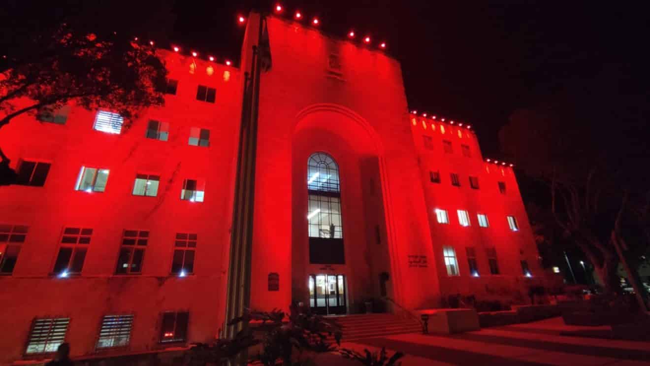 עיריית חיפה תואר באדום