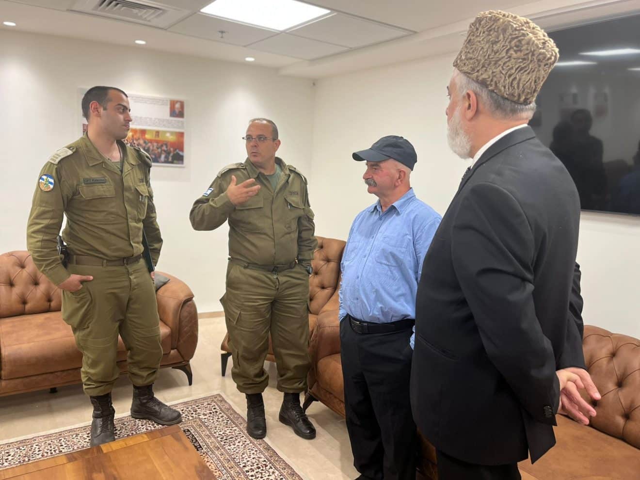 ראש המינהל האזרחי בצה＂ל ביקר אצל העדה האסלאמית האחמדית בחיפה