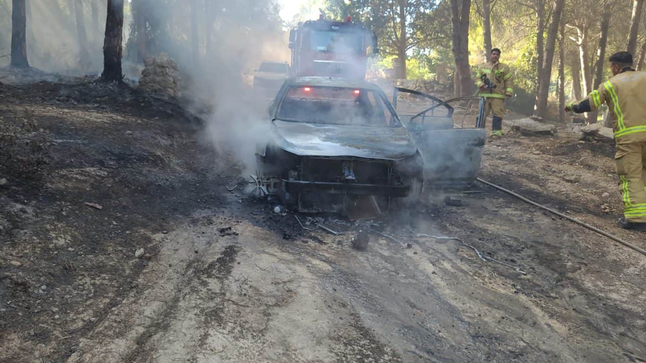 שריפת רכב גרמה לדליקה ביער הכרמל | צפו