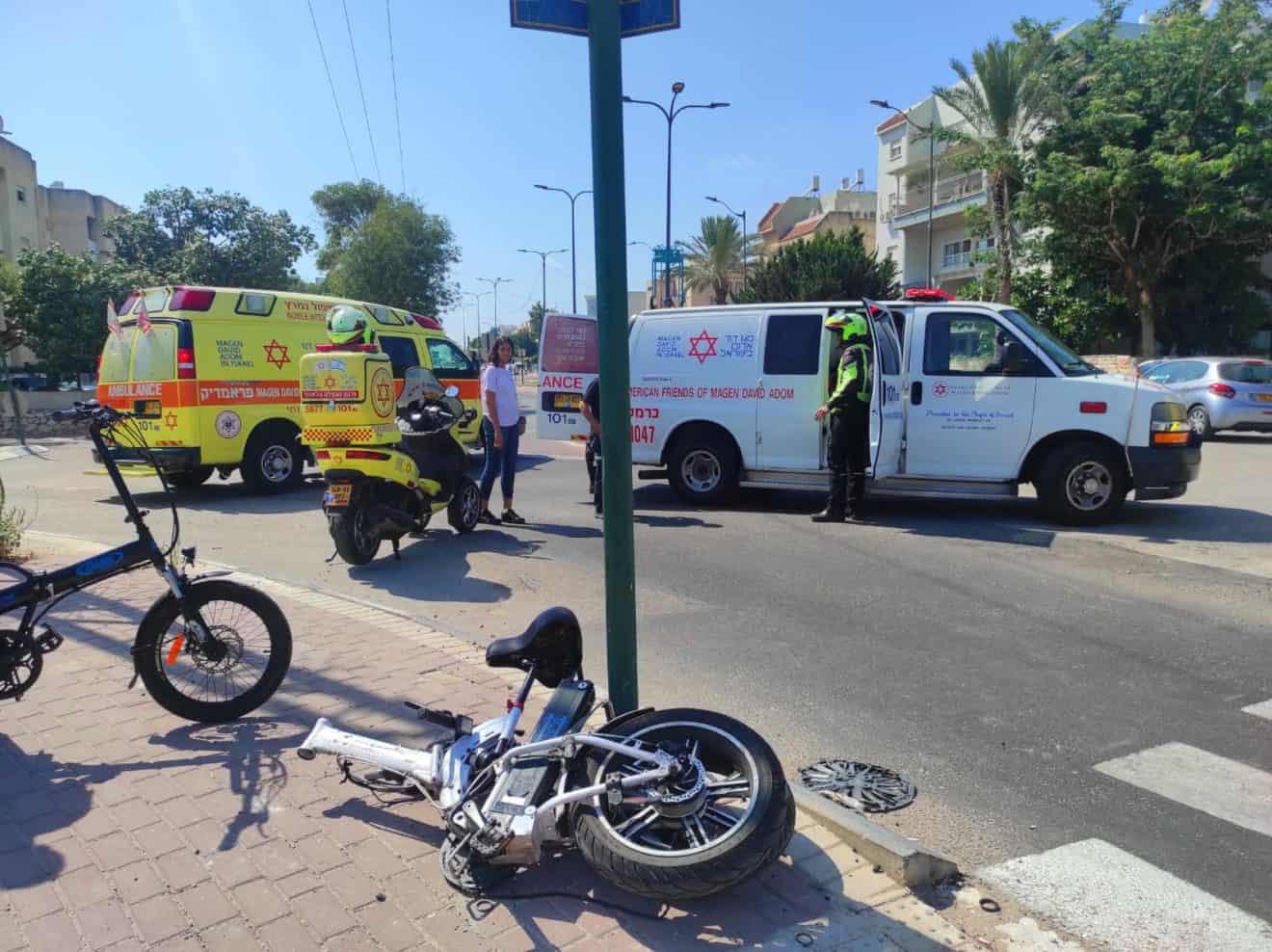 תאונת דרכים בין רוכב אופניים חשמליים לרכב פרטי ברחוב התל בקריית ביאליק