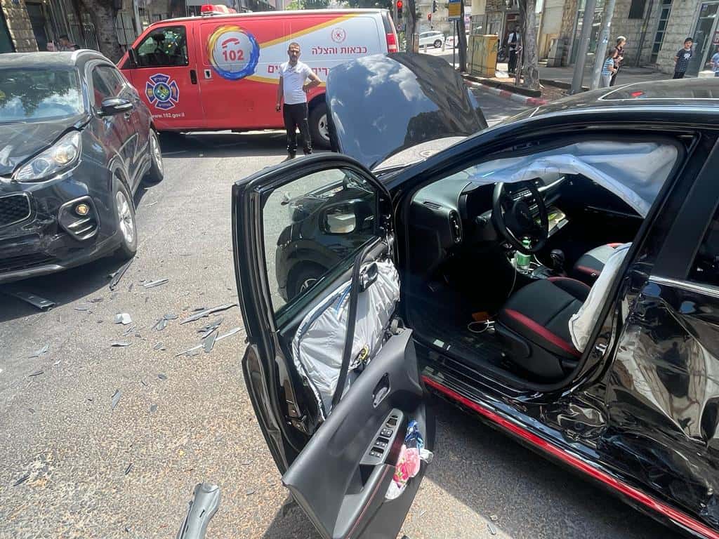 תאונת דרכים בין 2 כלי רכב בחיפה