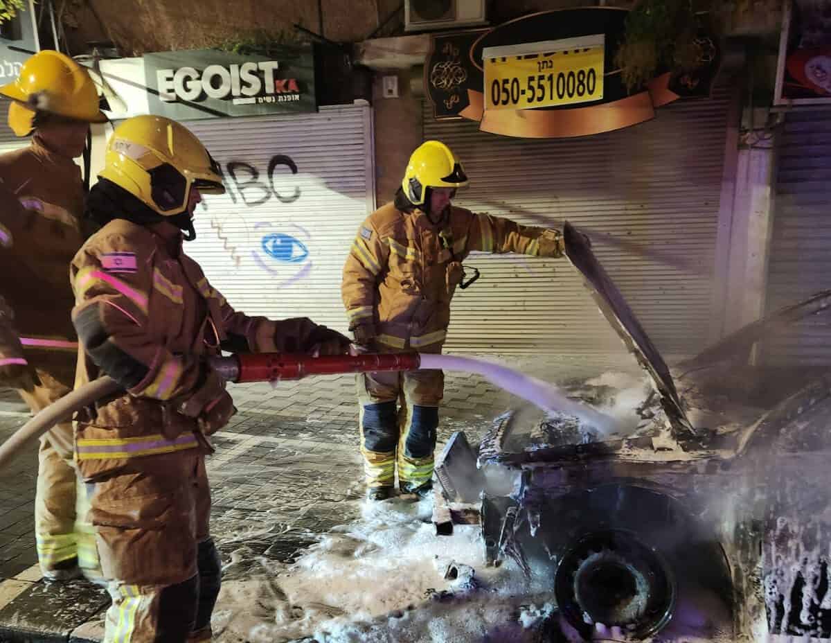 לוחמי האש שוב פעלו לכיבוי רכב בוער בחיפה