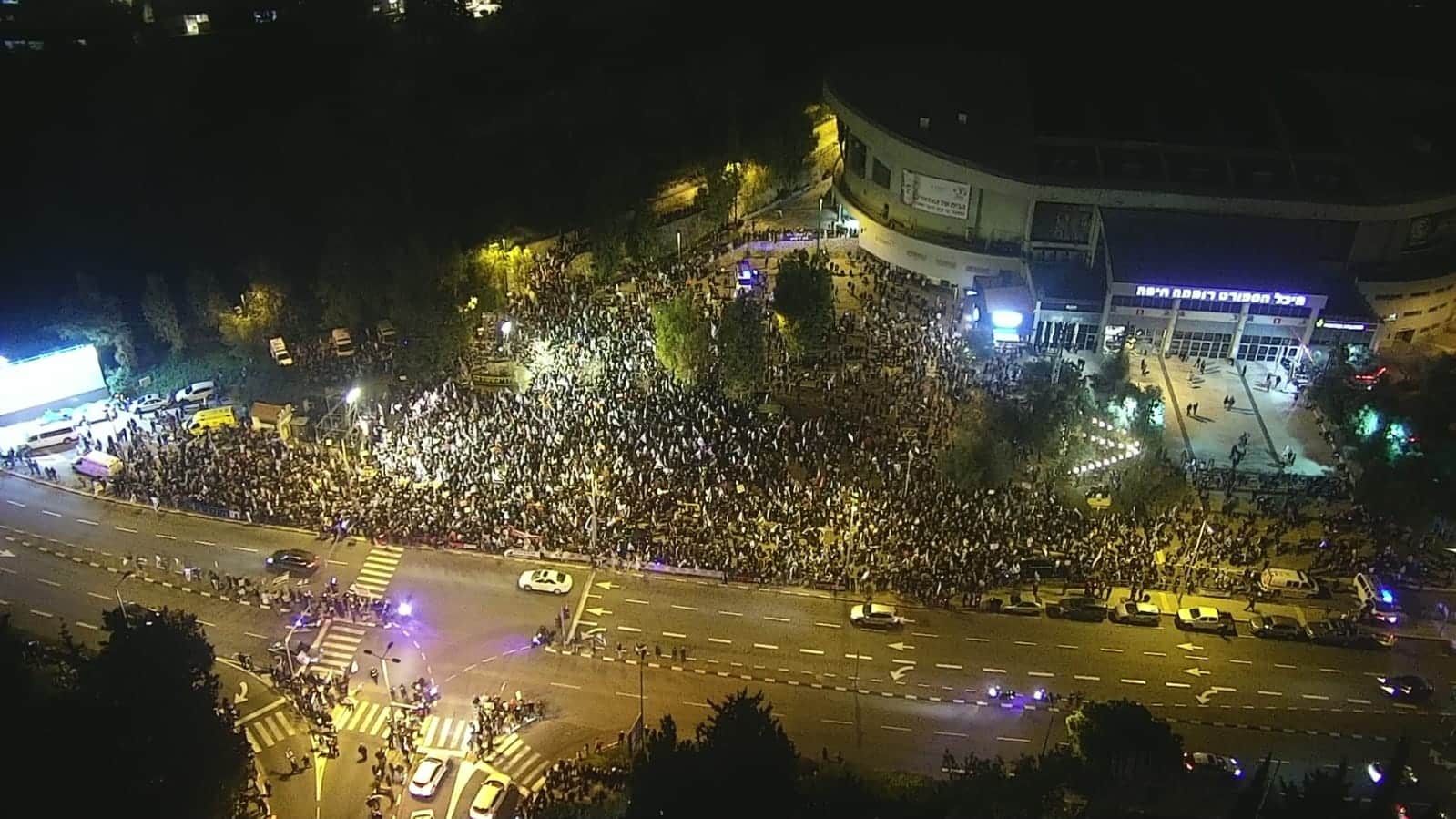13 אלף מפגינים נגד ממשלת ישראל בחיפה