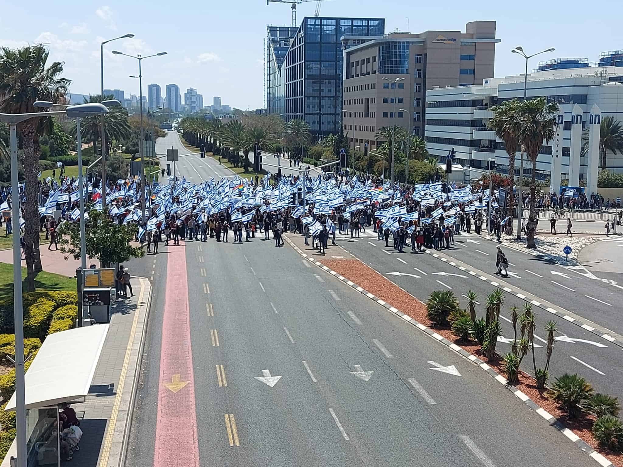 ההפגנה בחיפה: מפגינים רבים חסמו את צומת מת”מ | צפו