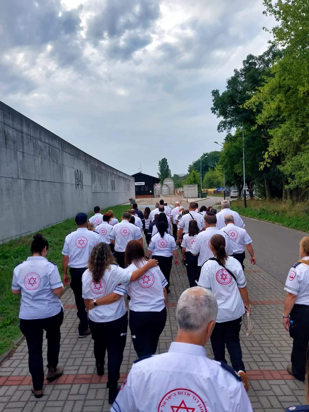 עשרות מתנדבי ועובדי מדא צעדו בשבילי ההיסטוריה היהודית בפולין צילום דוברות מדא 2