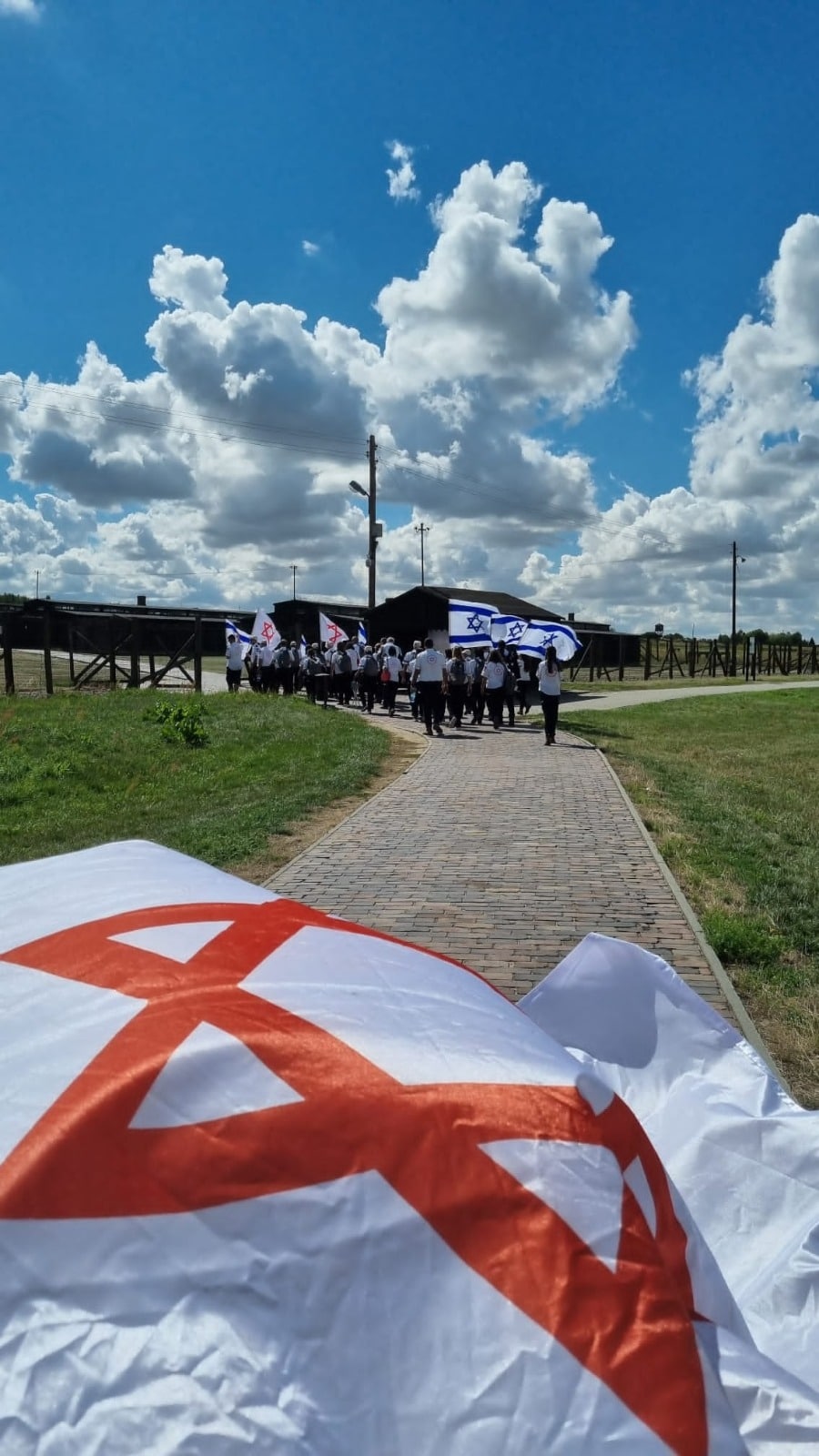 עשרות מתנדבי ועובדי מדא צעדו בשבילי ההיסטוריה היהודית בפולין צילום דוברות מדא 4