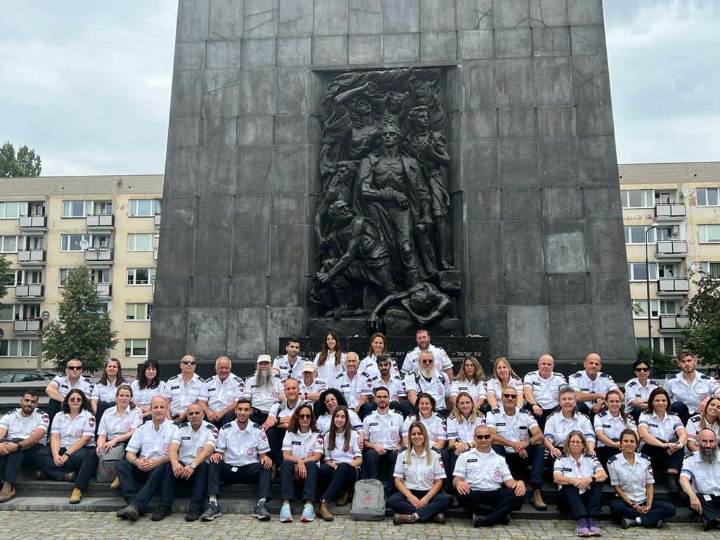עשרות מתנדבי ועובדי מדא צעדו בשבילי ההיסטוריה היהודית בפולין צילום דוברות מדא 5