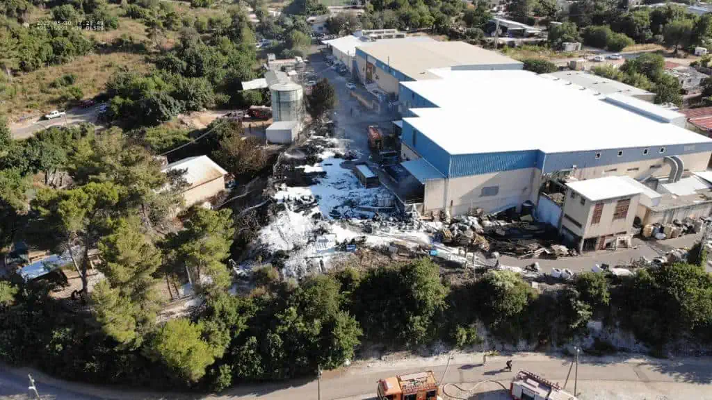 הושגה שליטה בשריפת הענק במפעל במצובה 1 WhatsApp Image 2023 05 30 at 19.40.16