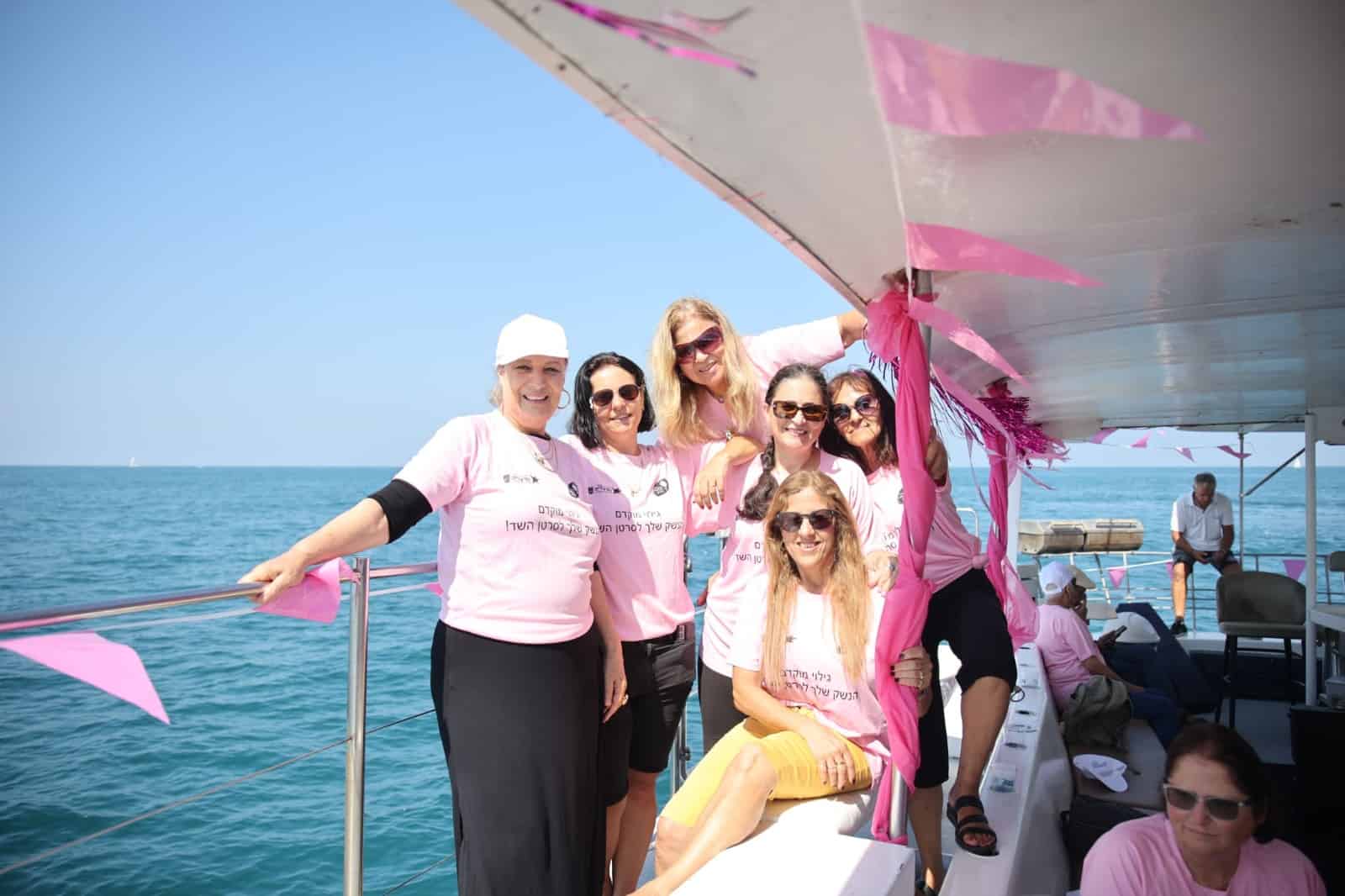משט וורוד לציון פתיחת אירועי חודש המודעות לסרטן השד בהשתתפות חולות ומחלימות צילום10 אור גפן עבור האגודה למלחמה בסרטן.