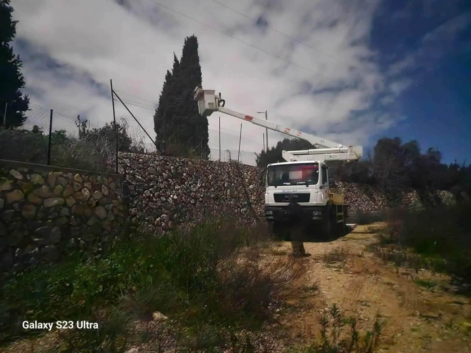 צפון: עובדי חברת החשמל תיקנו נזקי ירי חיזבאללה 1 WhatsApp Image 2024 01 28 at 07.34.05 1