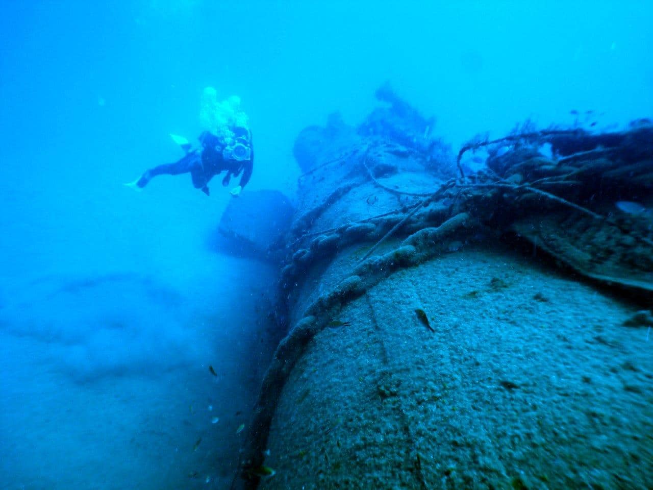 הצוללת שירה שרשרת עוגן של ספינת הצי האמריקאי שגרמה נזק צילום אהוד גלילי 2016