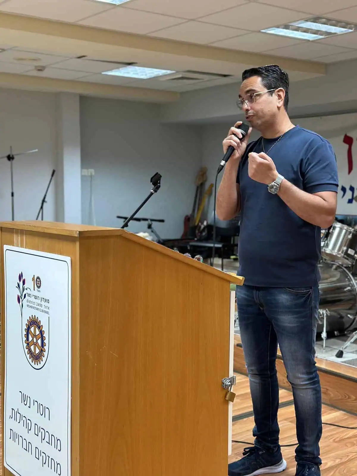 ריטוריקה: תחרות הנואם הצעיר של רוטרי נשר התקיימה בנשר זו השנה העשירית 1 WhatsApp Image 2025 03 04 at 21.46.25