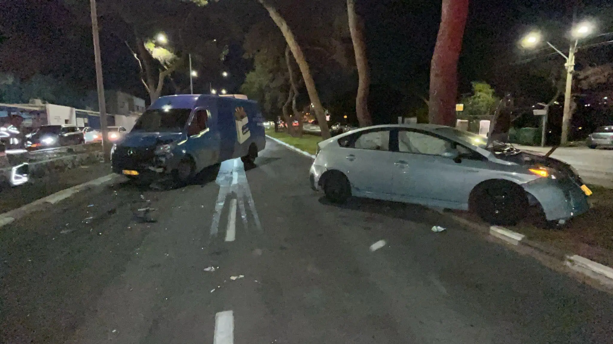 חיפה: תאונת דרכים בין רכב פרטי היברידי לרכב מסחרי 1 WhatsApp Image 2025 11 16 at 19.38.32 1