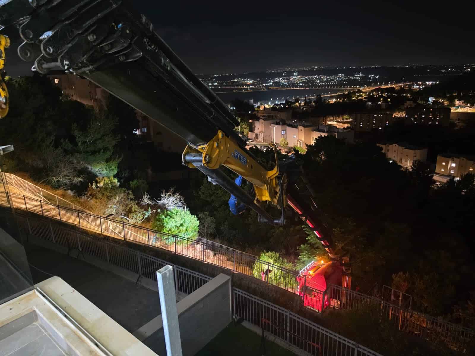 נשר: היחידה למשימות מיוחדות של כבאות והצלה מתחנת קריות סייעו למד״א בחילוץ של אישה חולה כבדת משקל » חדשות NWS