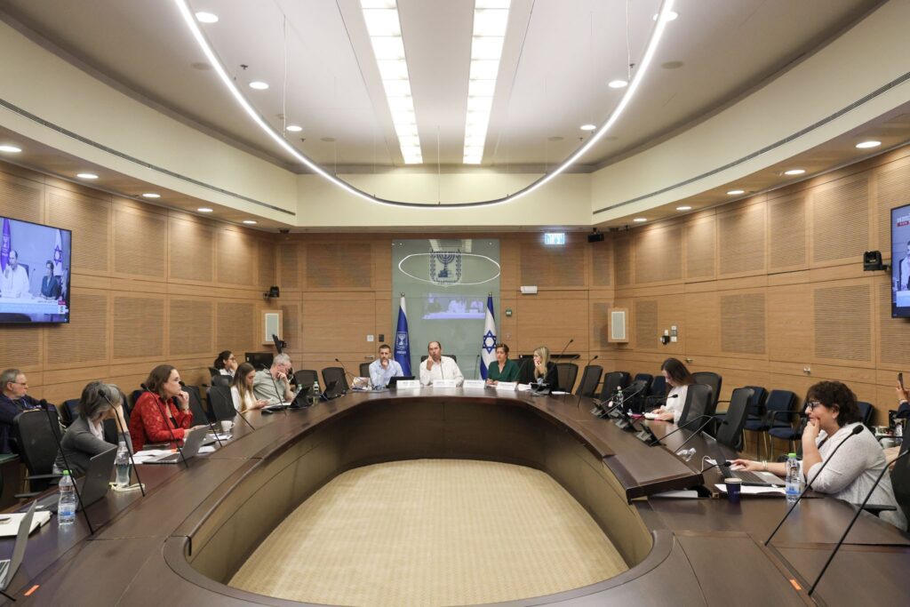ועדת החוקה אישרה הקלות למשרתי המילואים: יוכלו להתחיל התמחות במשפטים גם ללא השלמת כל דרישות התואר » חדשות NWS