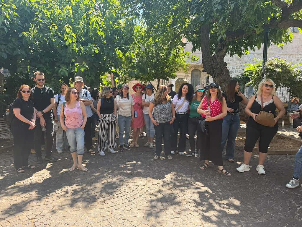 עובדי מכללת אורנים יצאו ליום גיבוש בירושלים: מחנה יהודה, נחלאות וארוחת צהריים משותפת » חדשות NWS