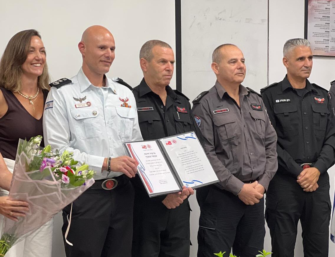 טקס הענקת דרגות בתחנת קריות: מפקד התחנה וסגנו עונדים דרגות חדשות 2 WhatsApp Image 2026 08 13 at 17.34.17 e1786632198393