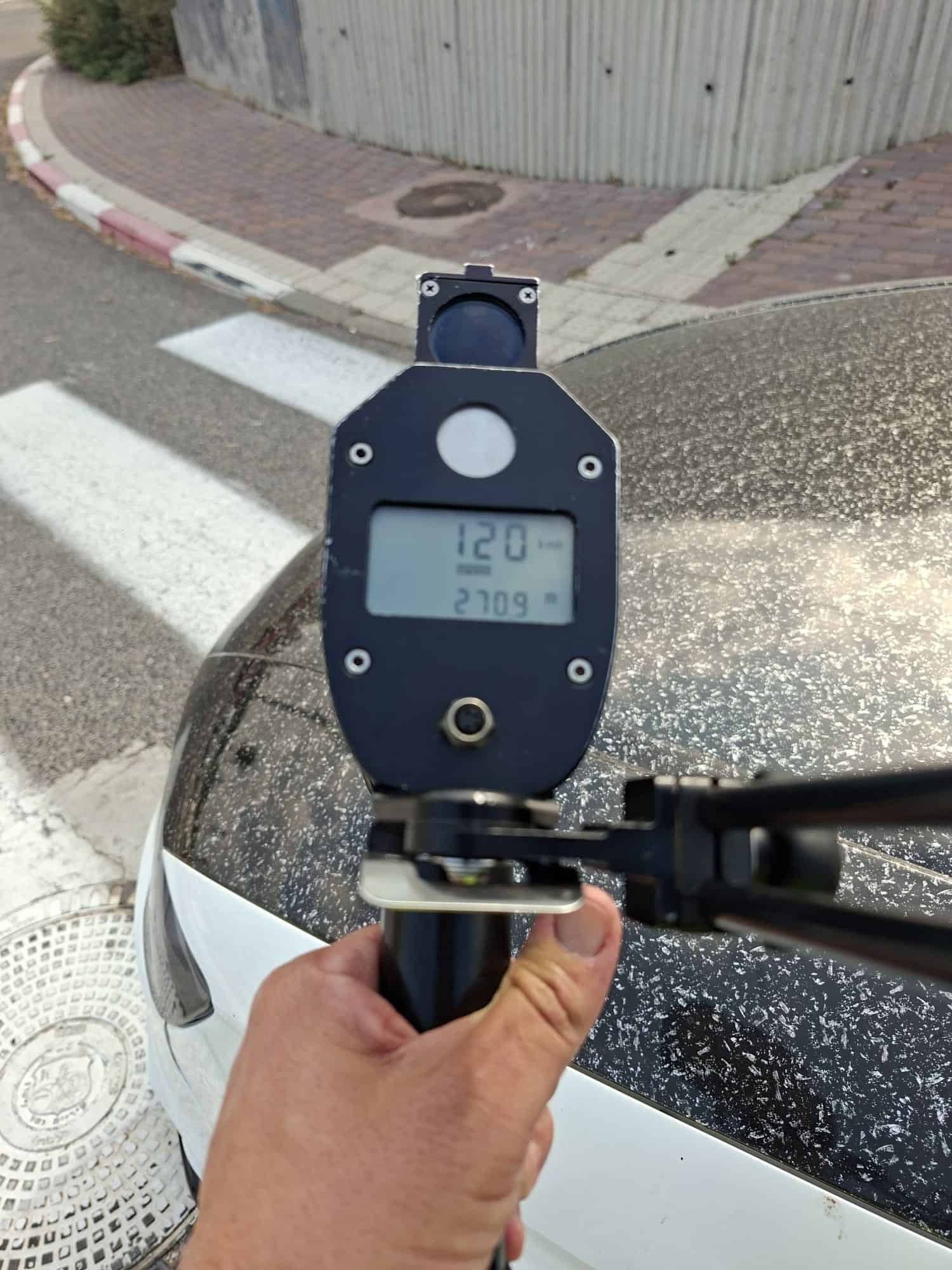 139 קמ״ש בלב העיר נשר: נהגת נתפסה במהירות כמעט כפולה מהמותר 2 WhatsApp Image 2026 08 21 at 14.56.24 1