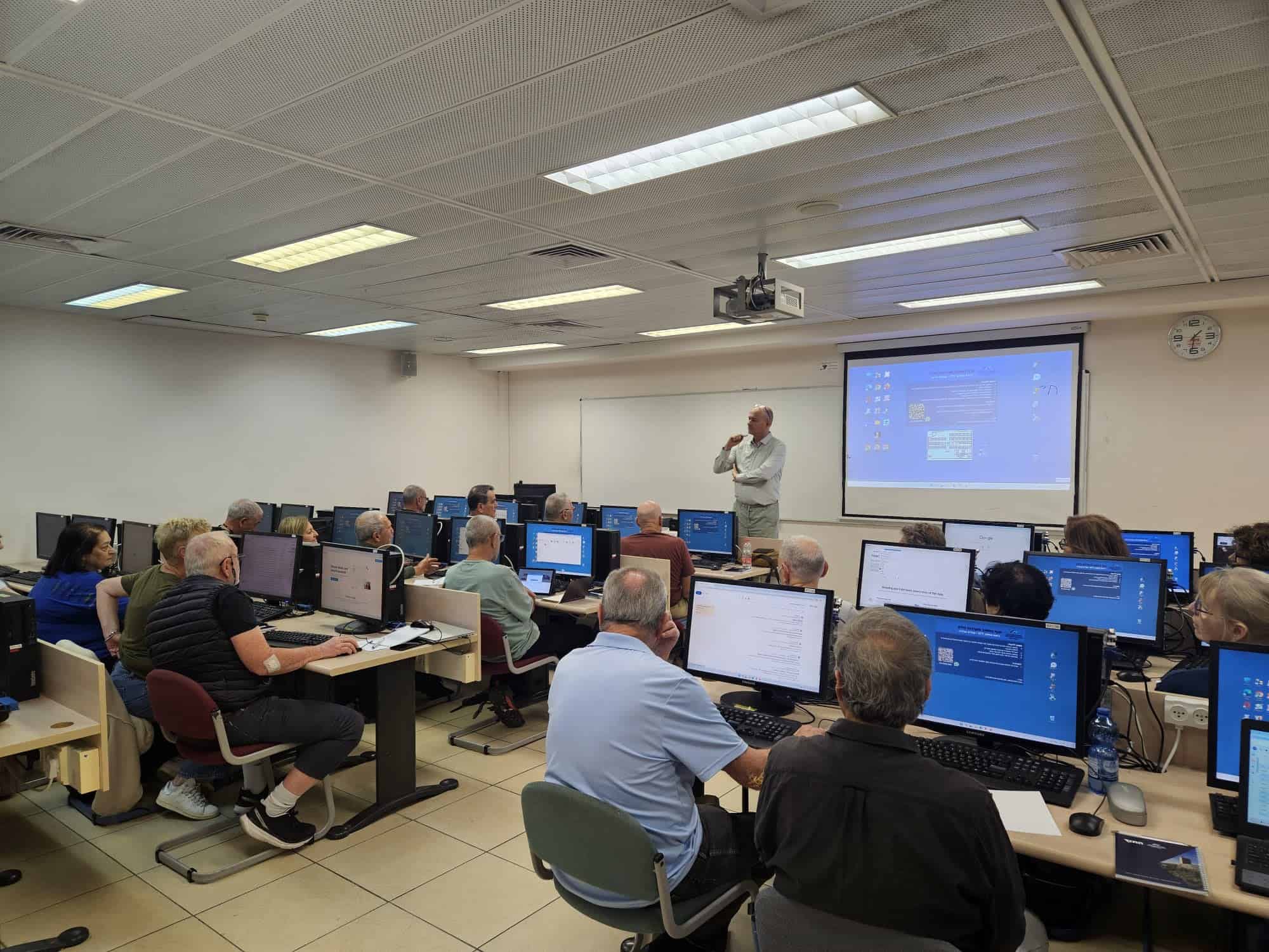ההצלחה נמשכת: מחזור רביעי באוניברסיטה לוותיקים 1 WhatsApp Image 2026 09 22 at 14.33.44