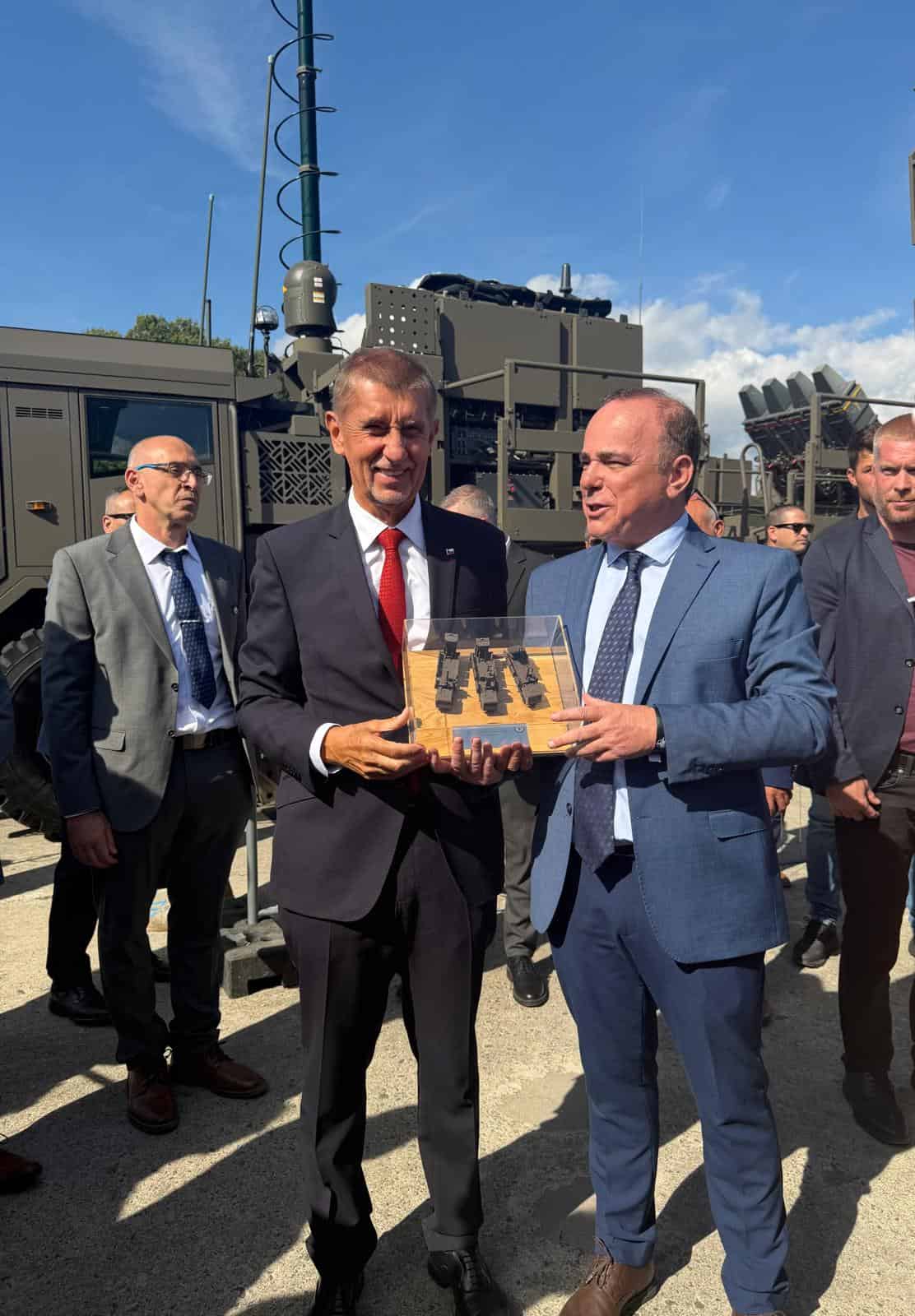יור רפאל וראש ממשלת צכיה2 קרדיט דוברות רפאל